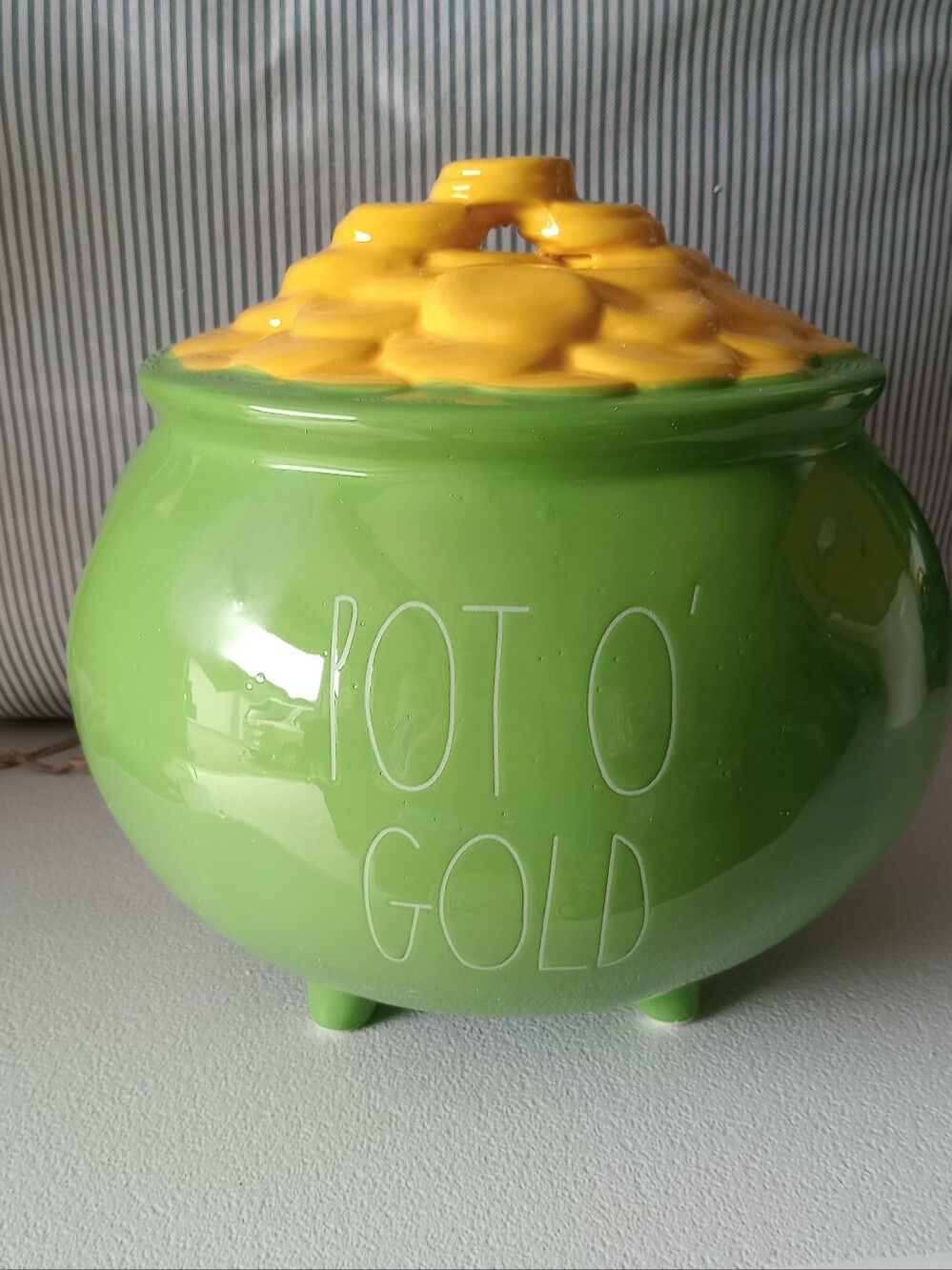 NIB Rae Dunn Large 'Pot O' Gold' Home Decor